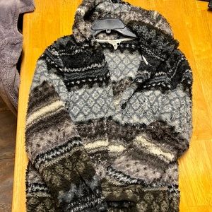 women’s medium fuzzy como blue jacket with buttons